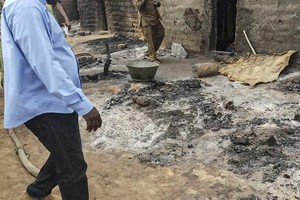 Mali: 30 villageois au moins tués par des hommes armés dans le centre du pays