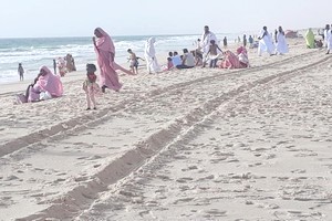 Une capitale pleine de boutiques… : Nouakchott, une ville… de Mauritaniens