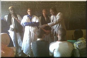 En visite au lycée de Sélibabi, le wali du Guidimakha dément l’existence de vaccin et rassure sur la sécurité