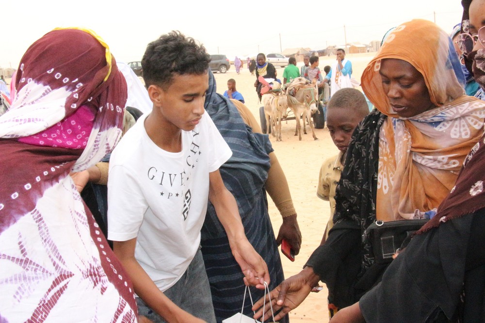 Nouakchott : Worldbuy distribue des kits alimentaires à Hayaat Jadida à Toujounine