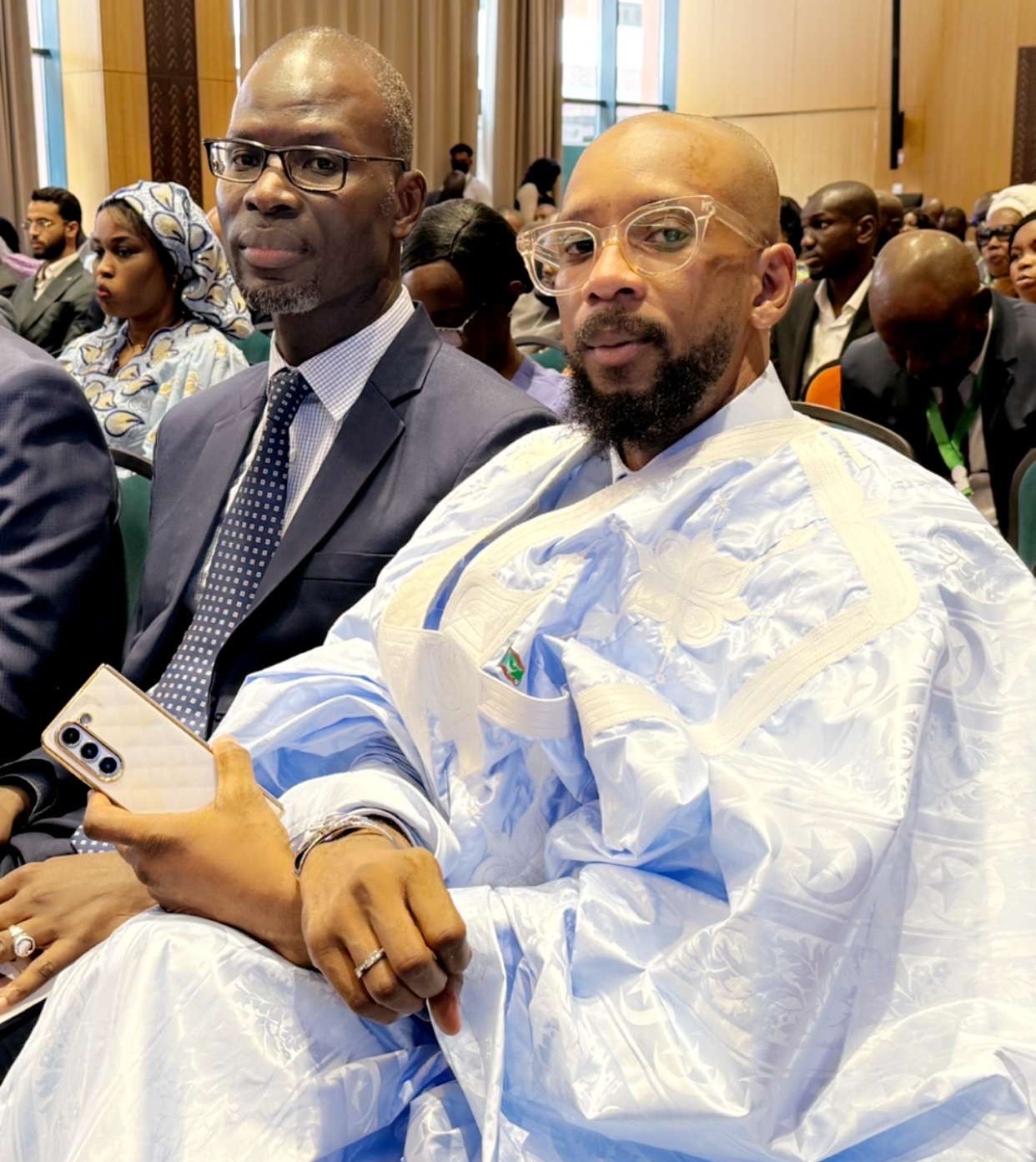 FESM à Dakar : Aziz Fashion, la star mauritanienne, remercie vivement l’ambassadeur du Sénégal en Mauritanie
