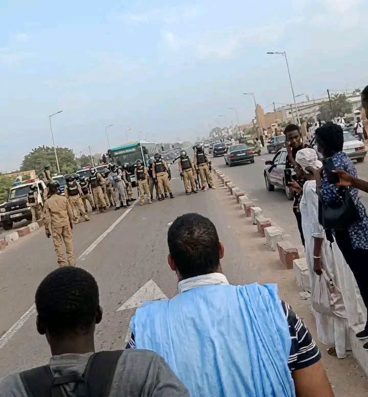 Des étudiants de l’université de Nouakchott manifestent à cause d’un manque de bus pour leur transport