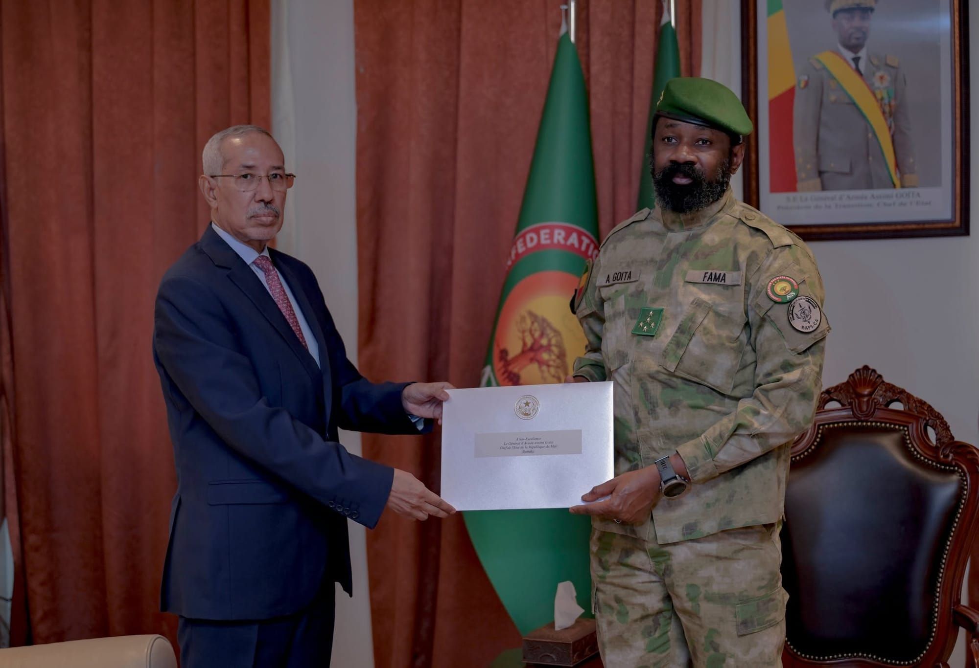 Rencontre diplomatique : le ministre mauritanien de la défense reçu par Assimi Goïta