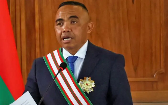 Le colonel Michael Randrianirina, le chef militaire de Madagascar, a prêté serment