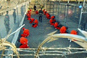 Sénégal : deux anciens détenus de Guantánamo renvoyés en Libye 