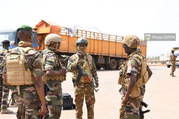 Mali : l’armée intensifie la riposte contre les terroristes